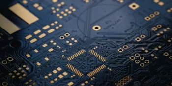 DeepPCB : Surmonter les difficultés liées à la disposition des éléments grâce à l\'apprentissage par renforcement (RL)