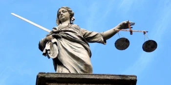 Intelligence artificielle et système judiciaire : la plus haute juridiction française anticipe les évolutions futures.
