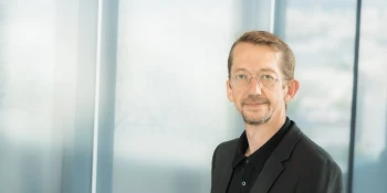 Voici une reformulation possible du texte :
Intelligence artificielle générative : les géants de la tech, à leur tour, en position d\'intermédiaires ?