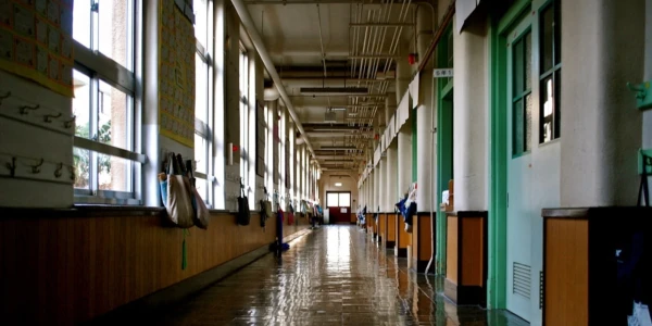 L\'emploi de l\'IA générative est permis dans le cadre scolaire, bien que supervisé.