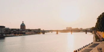 Toulouse voit son influence grandir grâce au pôle d\'intelligence artificielle ANITI : un projet d\'envergure nationale et continentale pour une IA éthique.