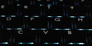 D\'après une recherche de METR, l\'intelligence artificielle aurait tendance à freiner les développeurs chevronnés.