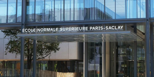 Paradigm Edu, le système d\'intelligence artificielle souveraine conçu par LightOn, est désormais employé dans l\'enseignement supérieur, et plus précisément à l\'École Normale Supérieure Paris-Saclay.