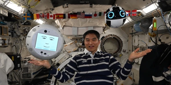 Vol ICHIBAN : la collaboration robotique s\'envole vers la Station Spatiale Internationale.
